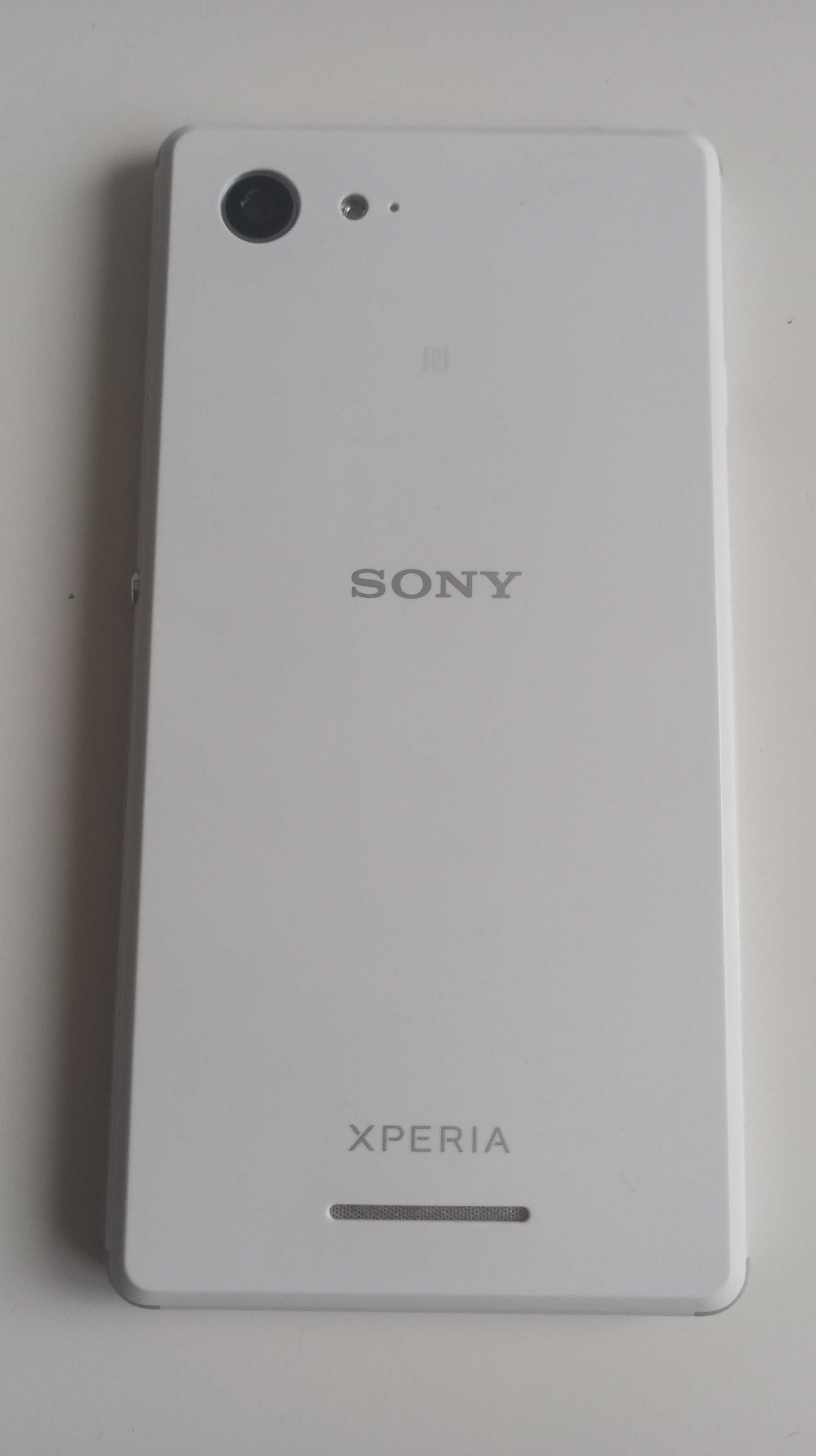 смартфон Sony Xperia E3