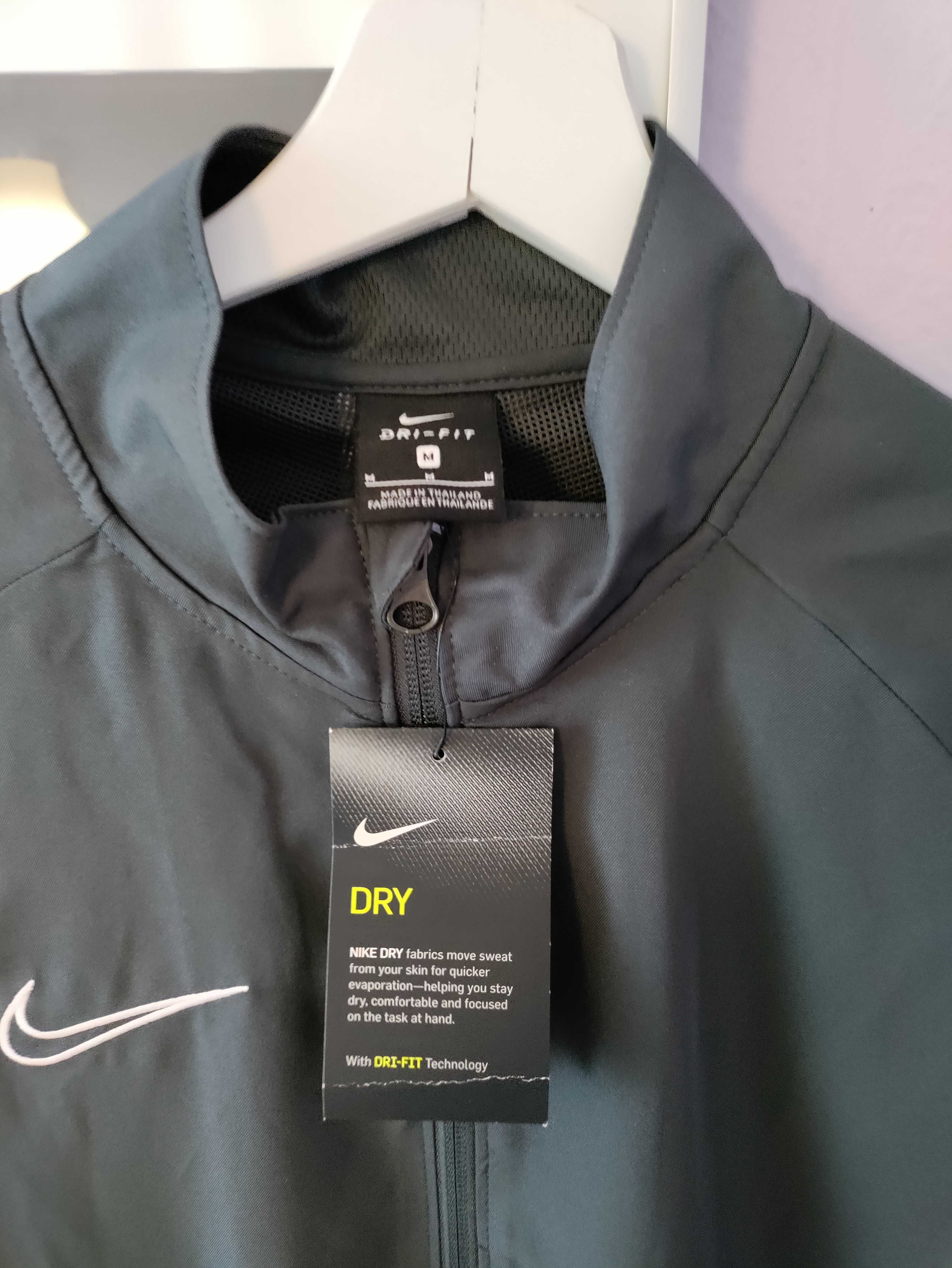 Nike DRI fit Stretch M