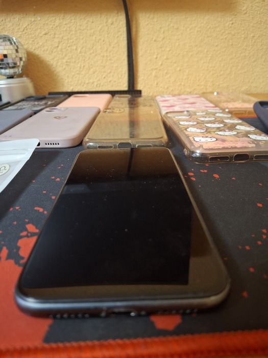 Iphone 11 64 Gb-ios 26 +huse/bateria 97%