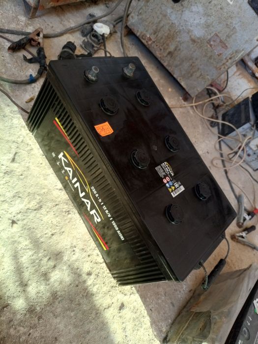 Продам аккумулятор 230 Б/У, в хорошем состоянии, пол года служил