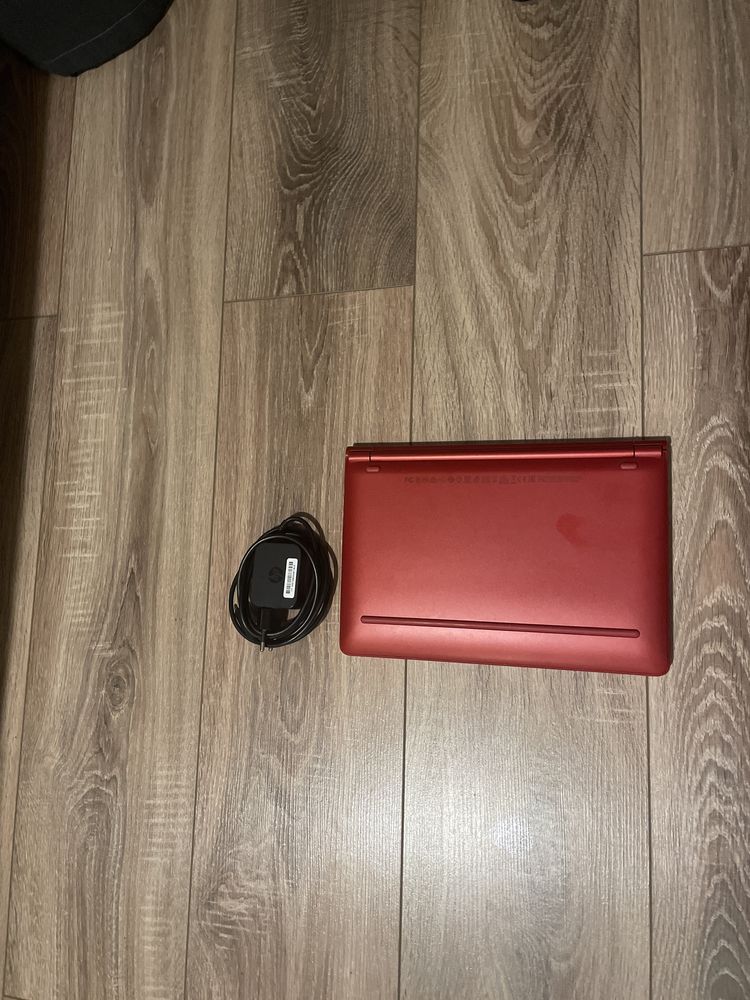 Laptop HP Pavilion X2 + încărcător