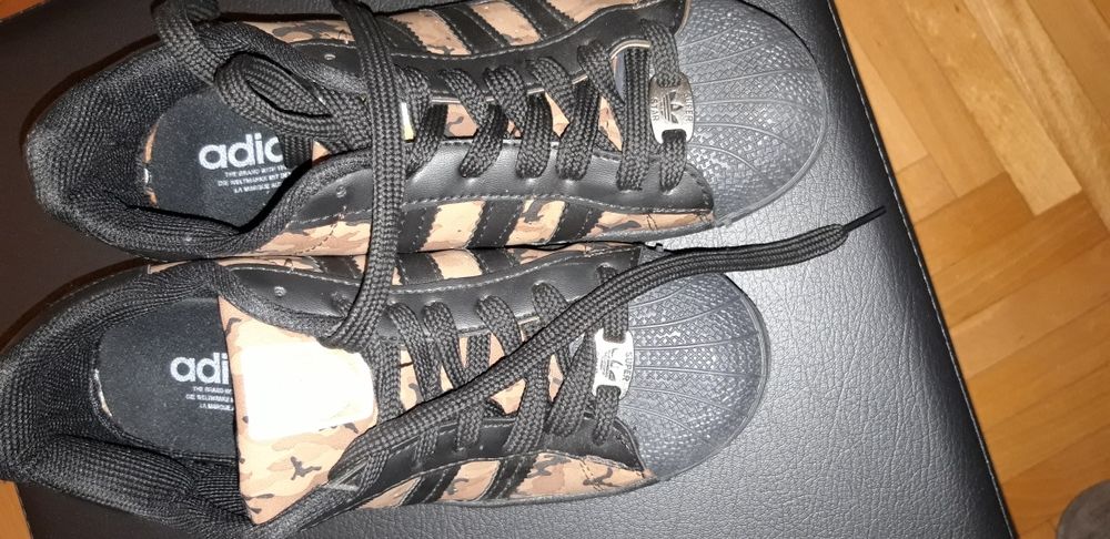 Продавам маратонки