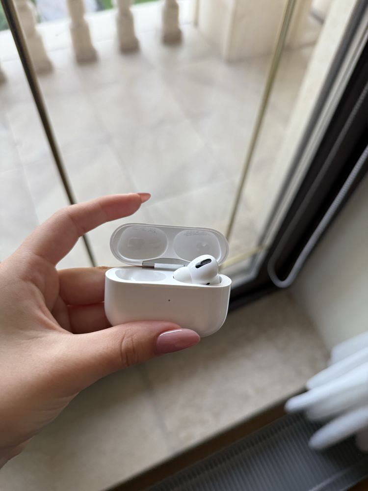 air pods pro кейс с правым наушником