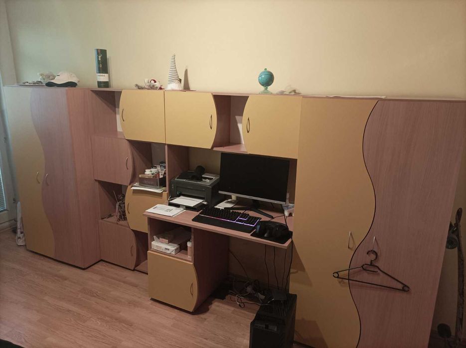 Секция с гардероби библиотека и бюро