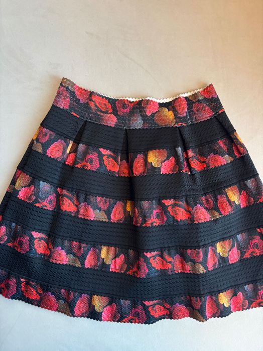 Дамска пола Guess, размер S