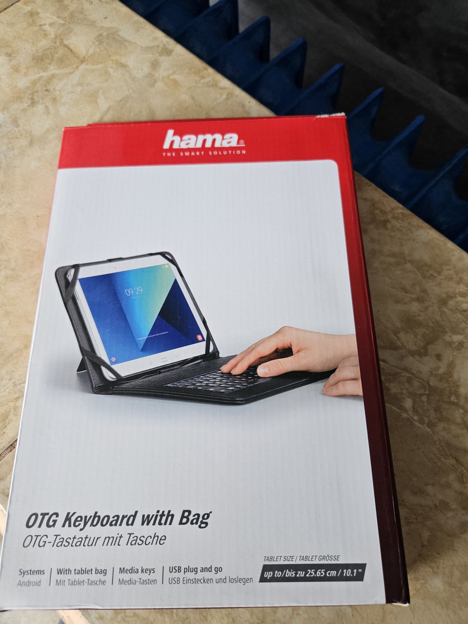 Vand husa cu tastatura pentru tablete
