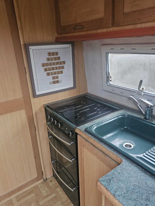 Продавам каравана ELDDIS WHIRLWIND 4m дължина 910кг.