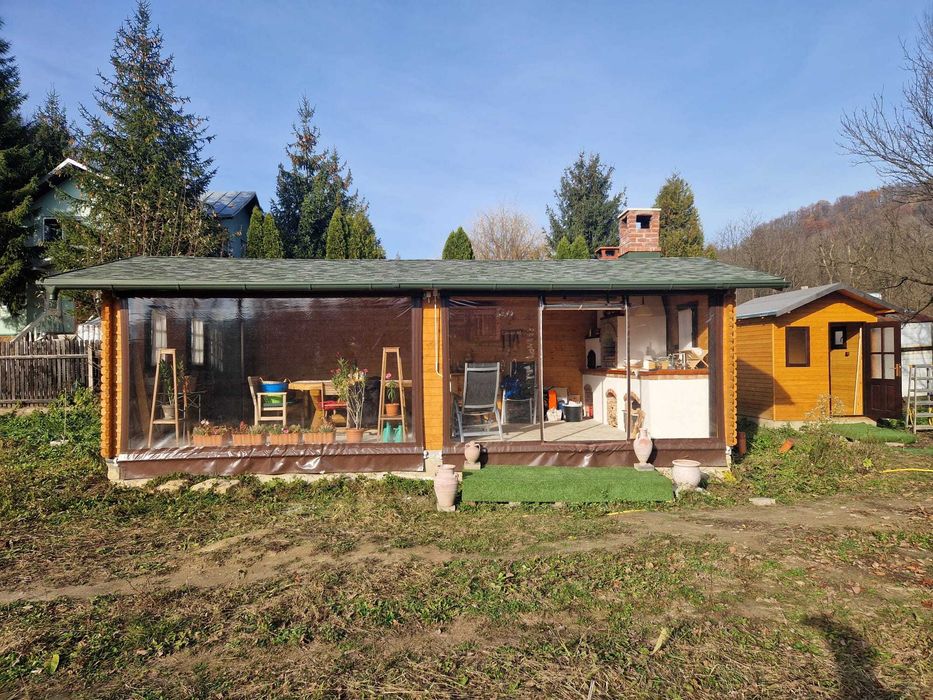 Teren cu constructii Cosmina de Sus - Foisor, baie, cabanuta si umbrar