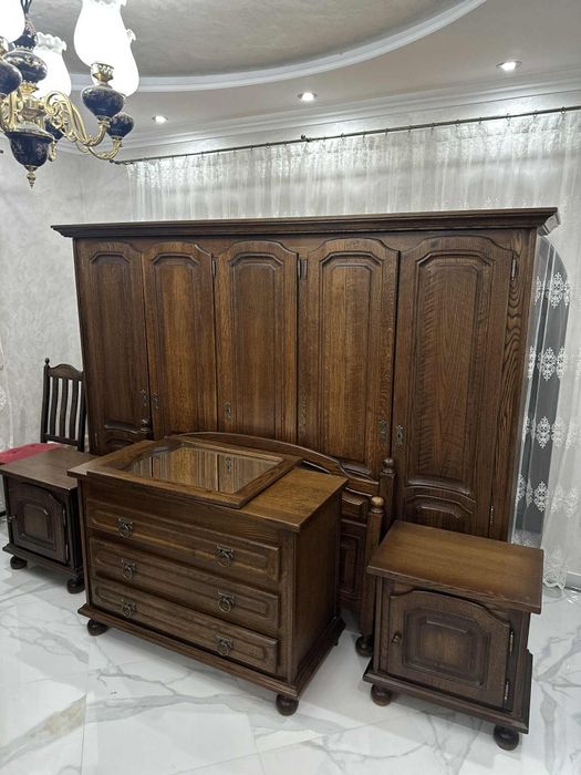 Dormitoare coplecte masive în stare bună