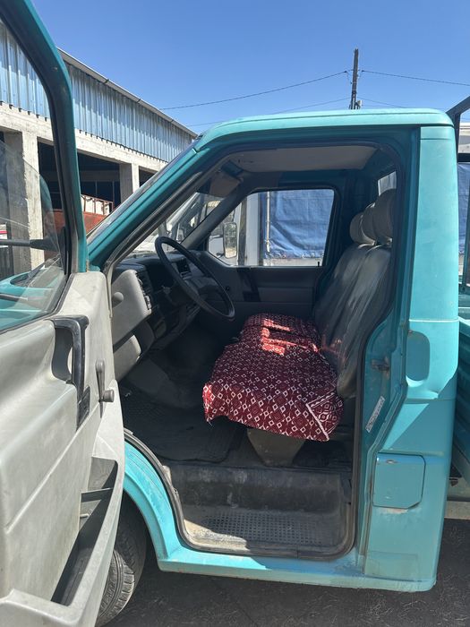 Volkswagen t 4        .