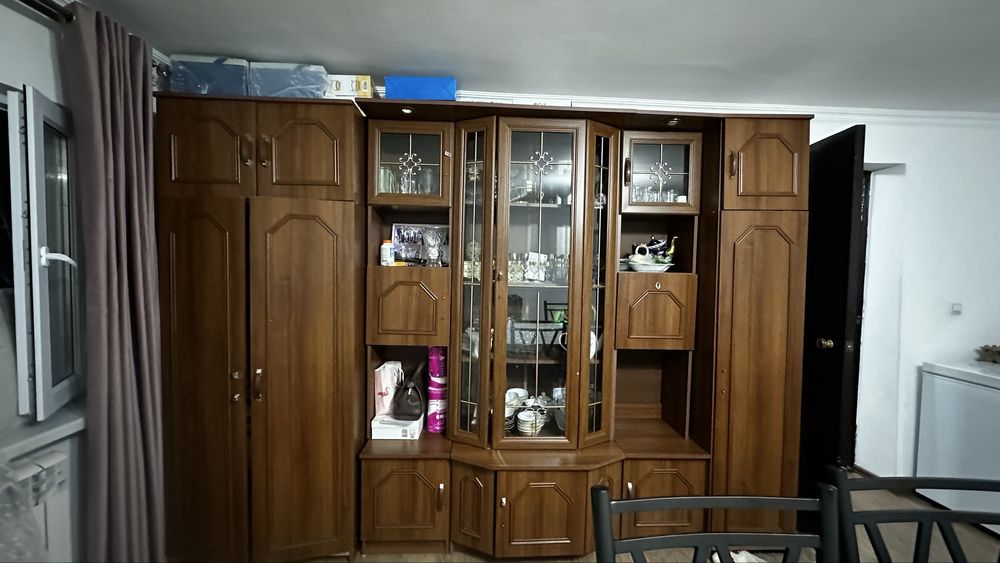 Шкаф для зала либо спальни