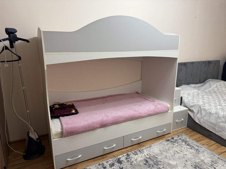 Двухъярусная кровать