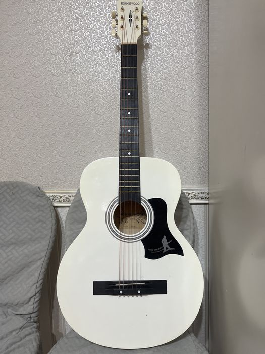 Гитара акустическая