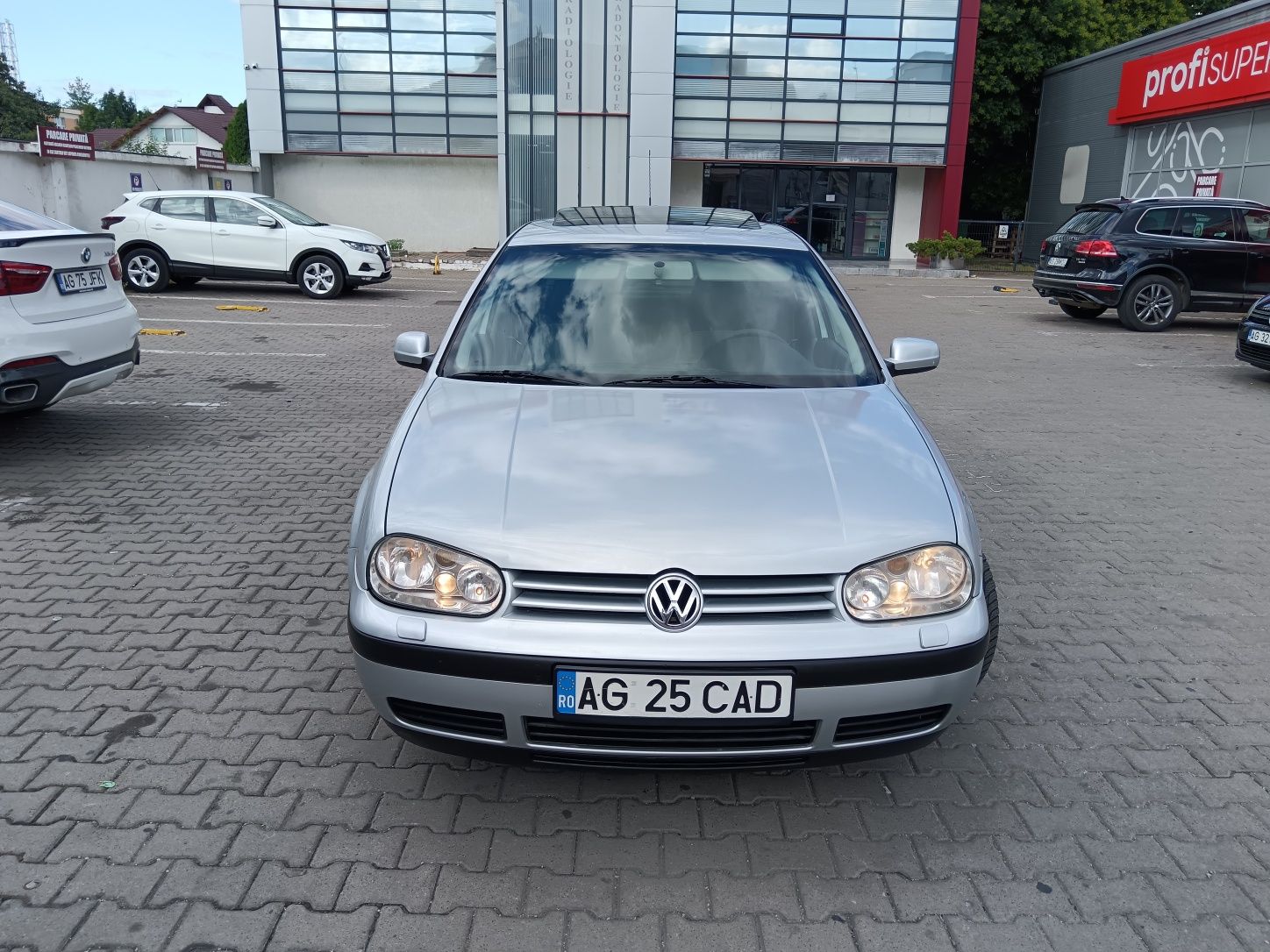 Volkswagen Golf ,2003 ,1.6 benzină ,climatronic ,trapă ,fiscal pe loc