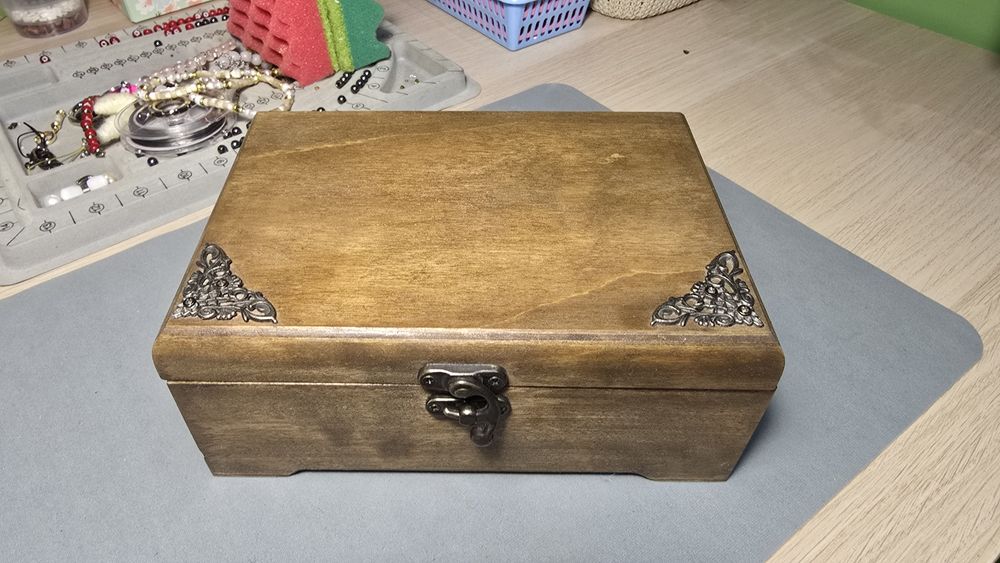 Продам деревянную шкатулку