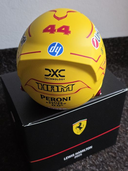 Cască Ferrari F1 Lewis Hamilton - marca Bell 1:2