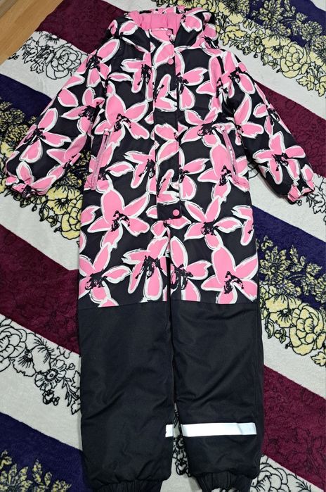 Продам зимний комбинезон для девочки