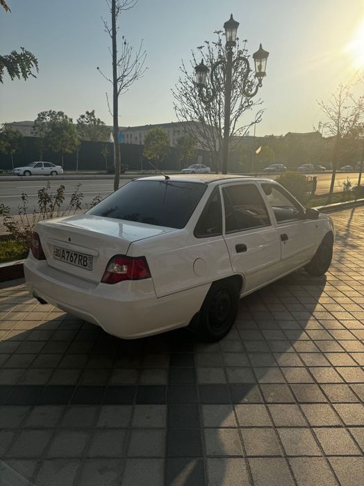 Продаю свою Нексию 2013 года донс 1.6  люкс