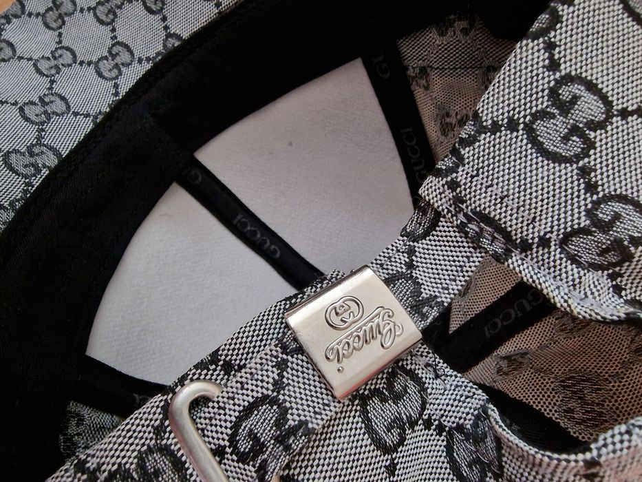 Sepci reglabile unisex diverse nuanțe, saculet, etichetă