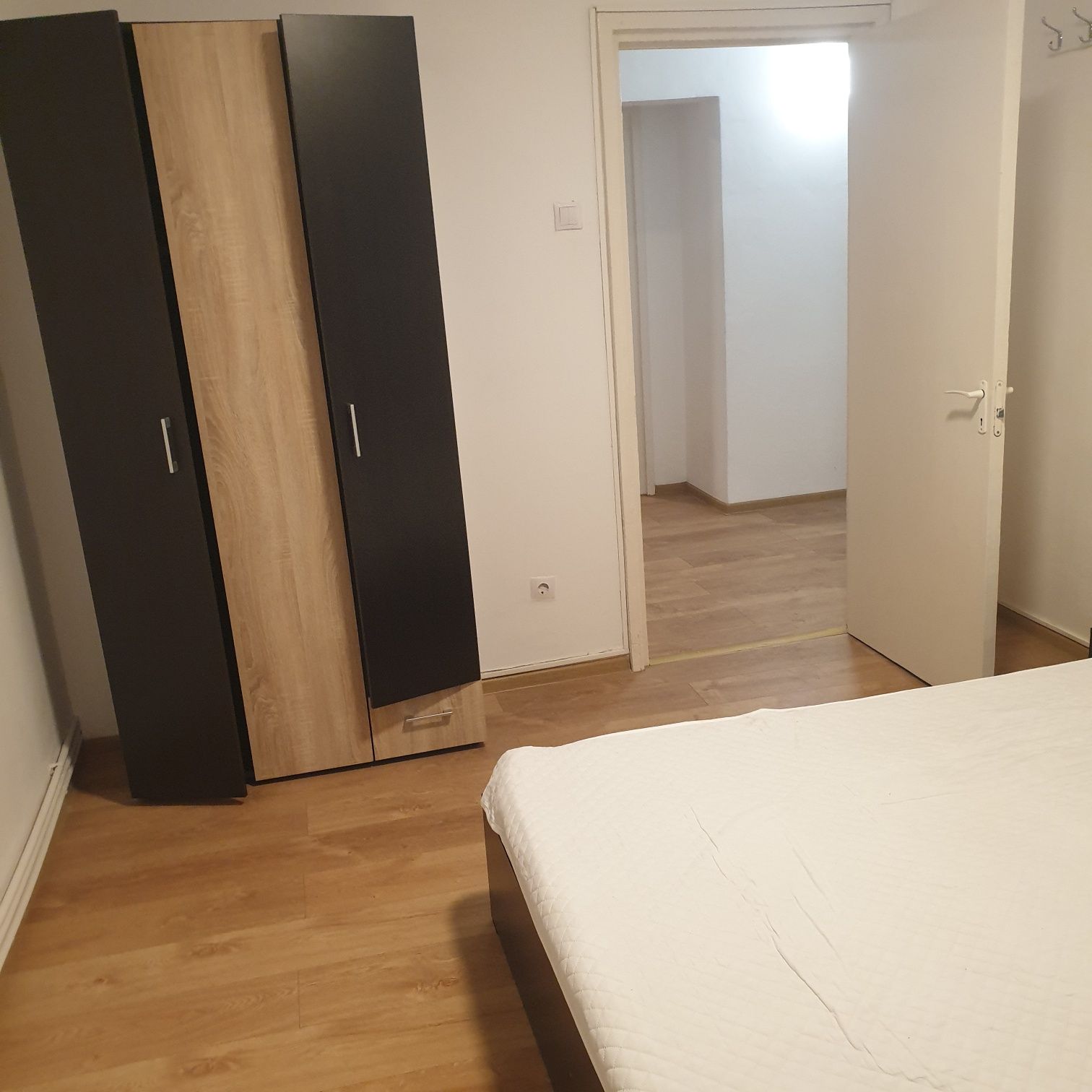 Închiriere apartament patru camere ultracentral Piața unirii