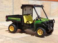 Macheta ATV Quad John Deere Gator Big Farm 825i XUV sc 1:16 cu lumini