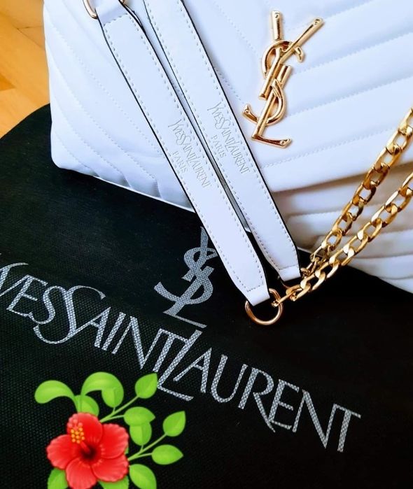 Geanta damă alb imaculat, accesorii metalice aurii, saculet, etichetă