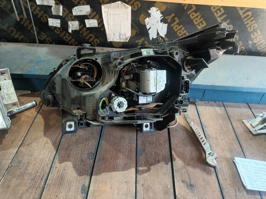 десен фар за бмв е60 е61 ксенон динамик драйв BMW E60 E61 XSENON