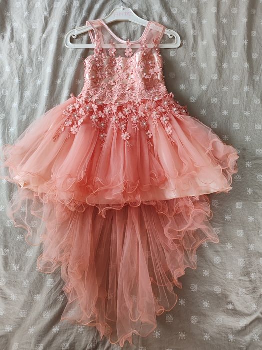 Rochița elegantă cu trena