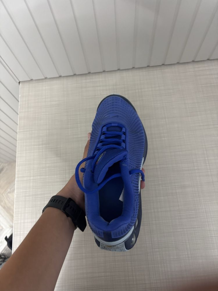 Обувки-Nike DN.Цвят-син и тъмно сим