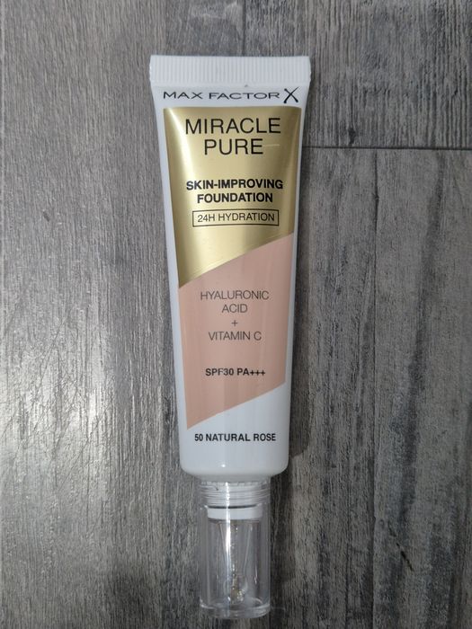 Fond de ten, pudra, creion sprancene