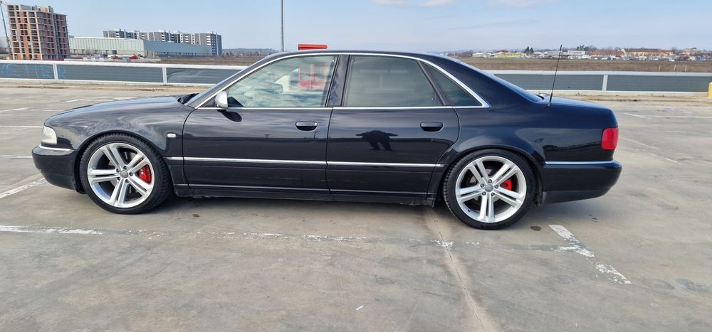 Audi s8 d2  2002