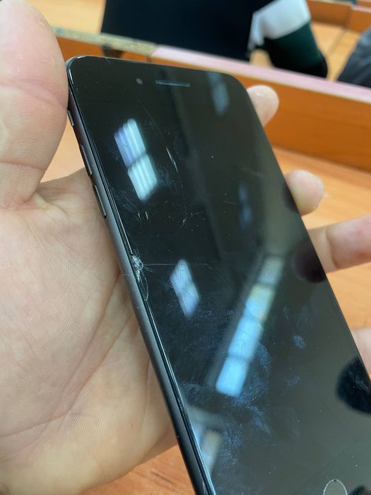 Iphone 8 plus sotiladi