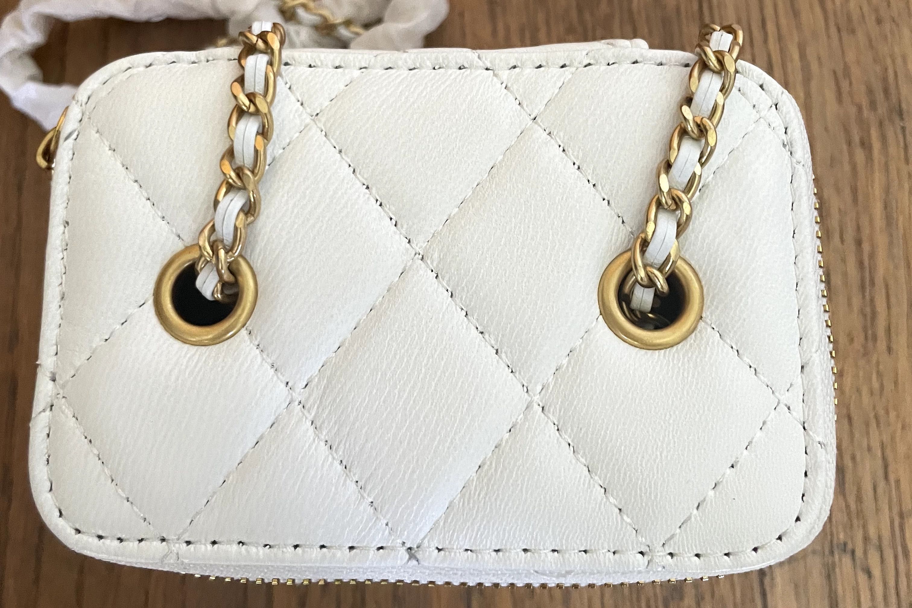 Chanel small vanity with chain бяла чанта от телешка кожа чисто нова