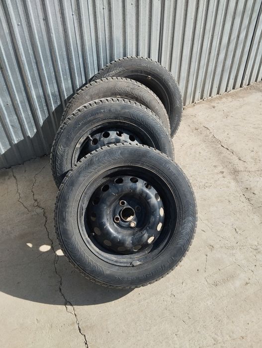 Колёса в сборе  Продам б/у укомплектованые зимние колёса