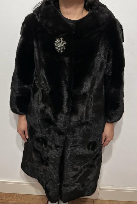 Продам норковую шубу. Размер 44. Воротник шанель.Цвет черный бриллиант