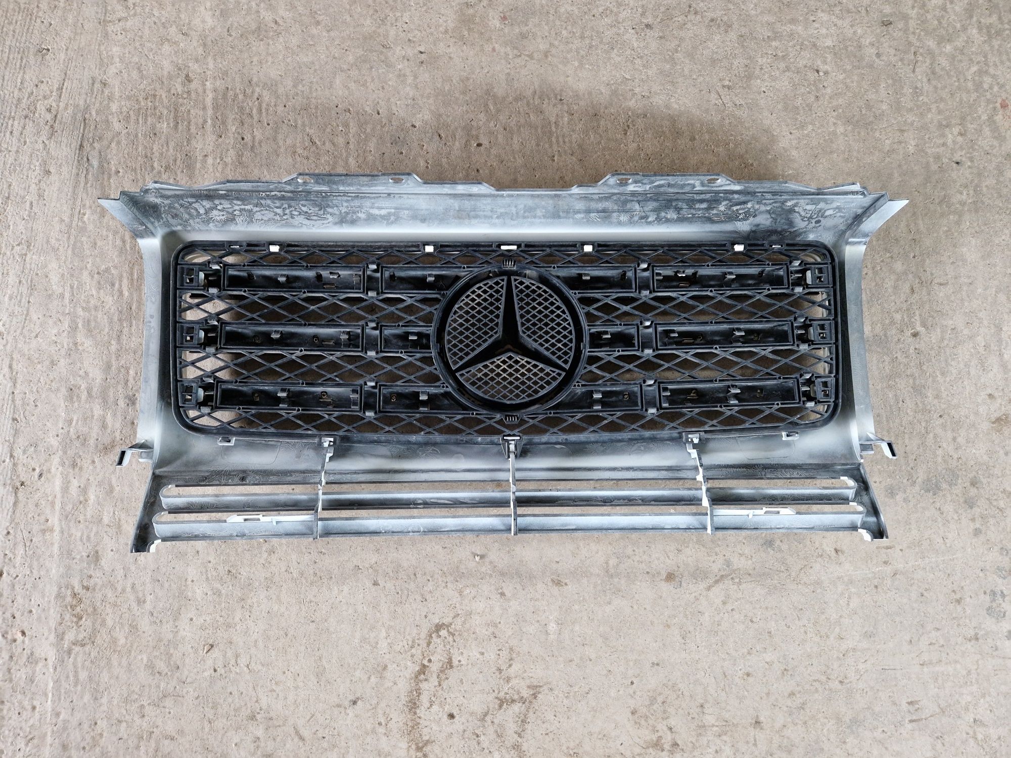 Grila fata Mercedes G class w463 A4638881215 '16 '17 '18