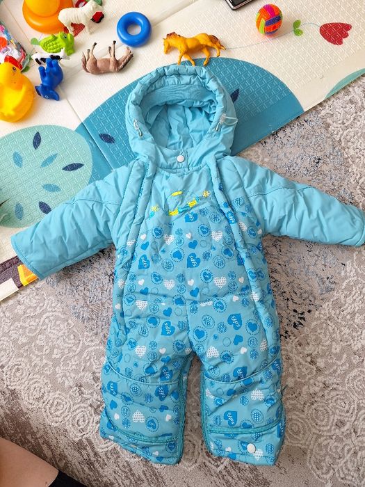 Продам зимний  детский комбинезон трансформер