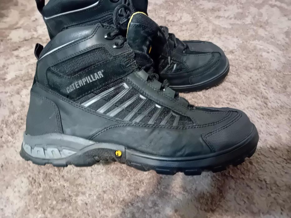 Caterpillar-работни боти с бомбе 46 номер
