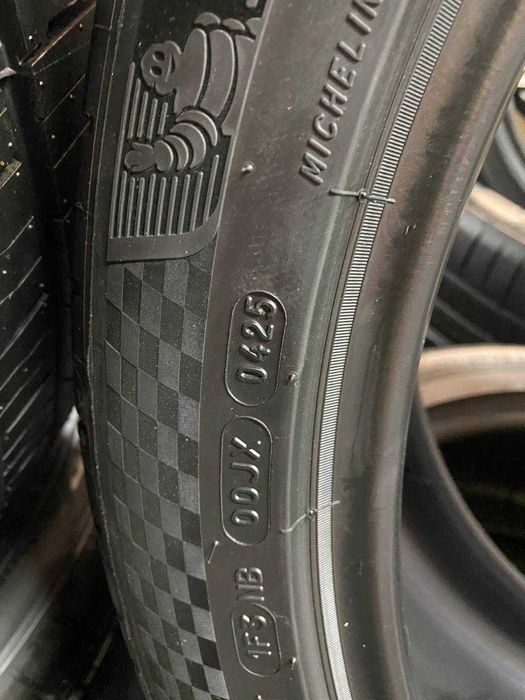 Michelin Pilot Sport 4 S  265/40R22   2025
