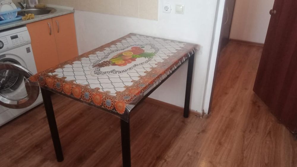Продам стол кухонный