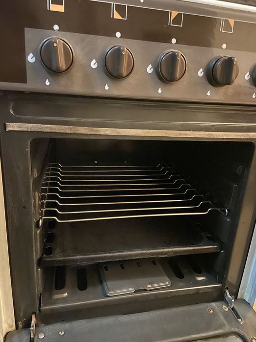 Vind aragaz cu hotă stare bună.