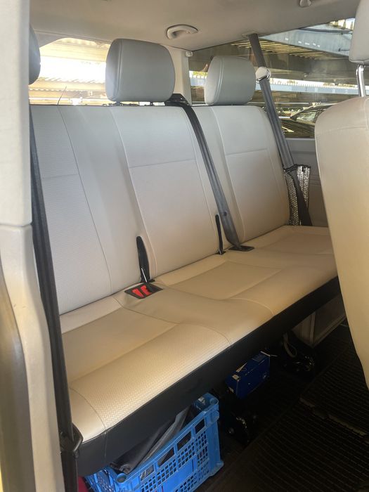 Bancheta 3 Locuri VW Caravelle Transportet T5 Tapiteria este din piele