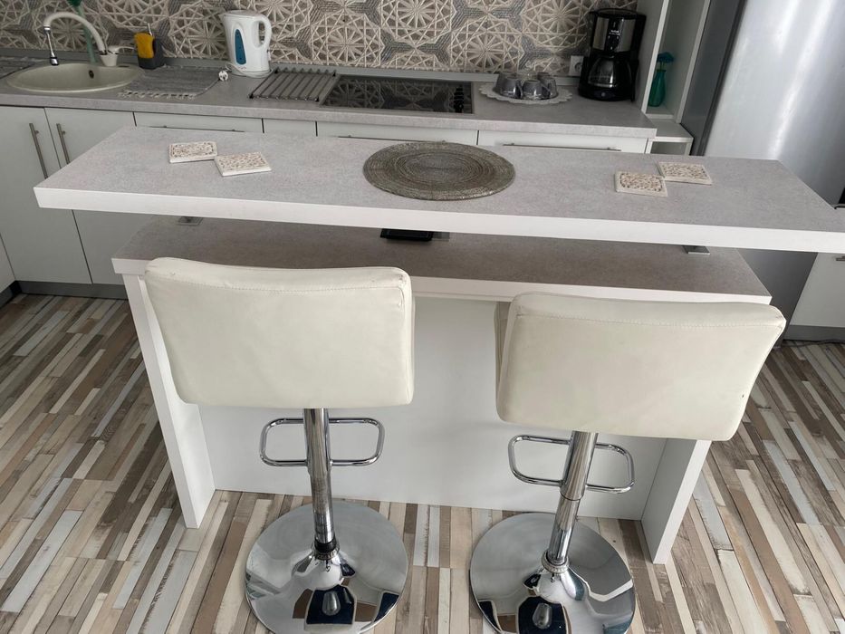 Set insula + 2 scaune