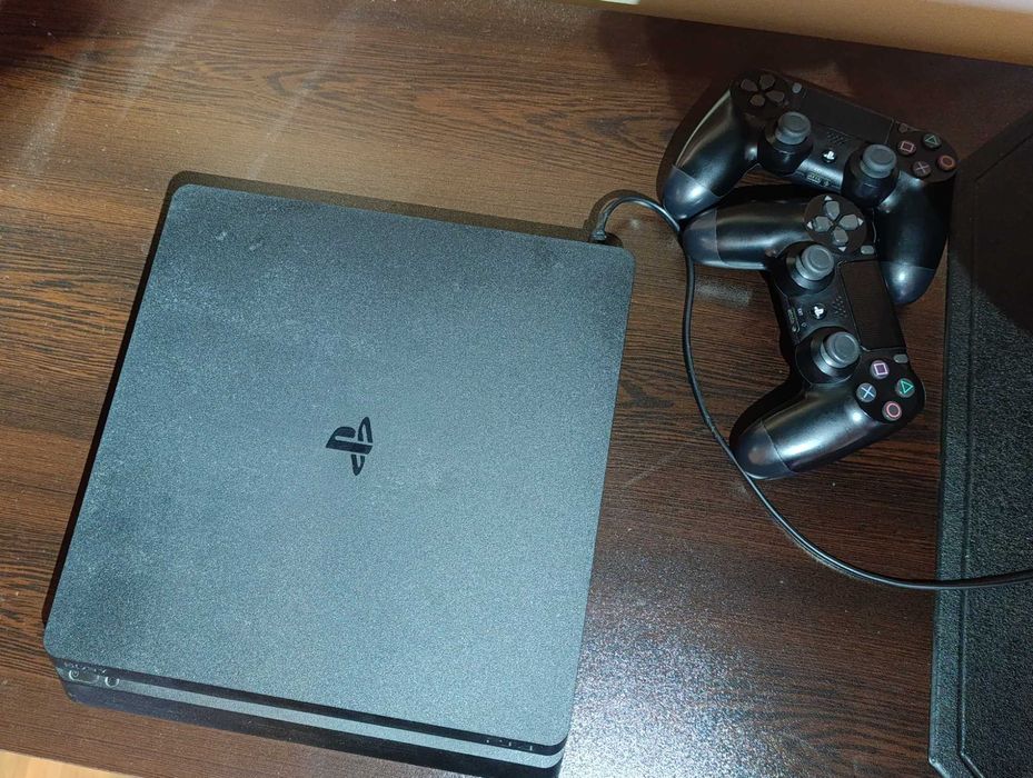 Playstation 4 slim 1TB FIFA23