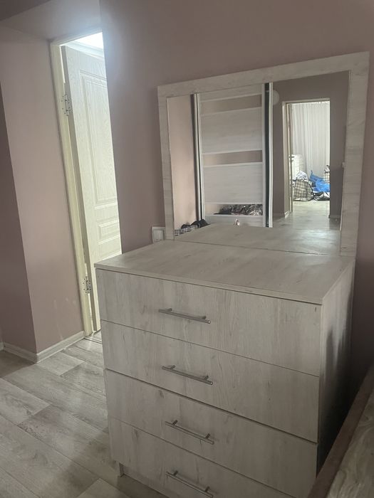 Продам комод БУ бежевый