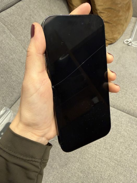 iPhone 14 Pro, 256 GB + подарък три кейса
