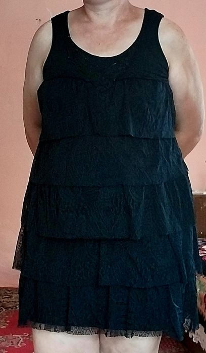 Rochie din dantela cu volănașe