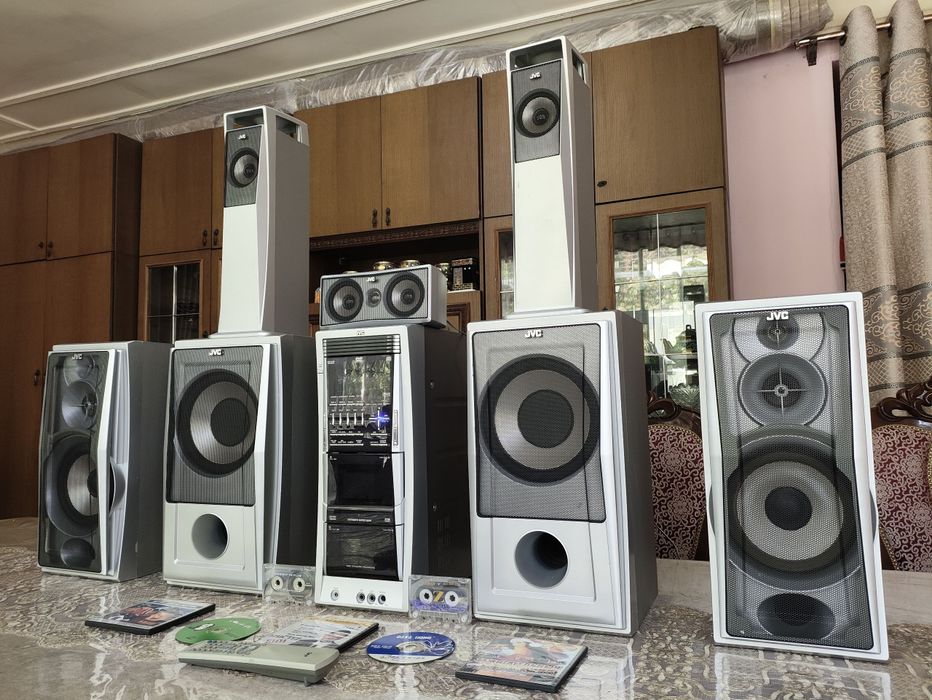 Malaysia JVC 12000 watt 100% ishlaydi pulti bor bass va ovozi kuchli