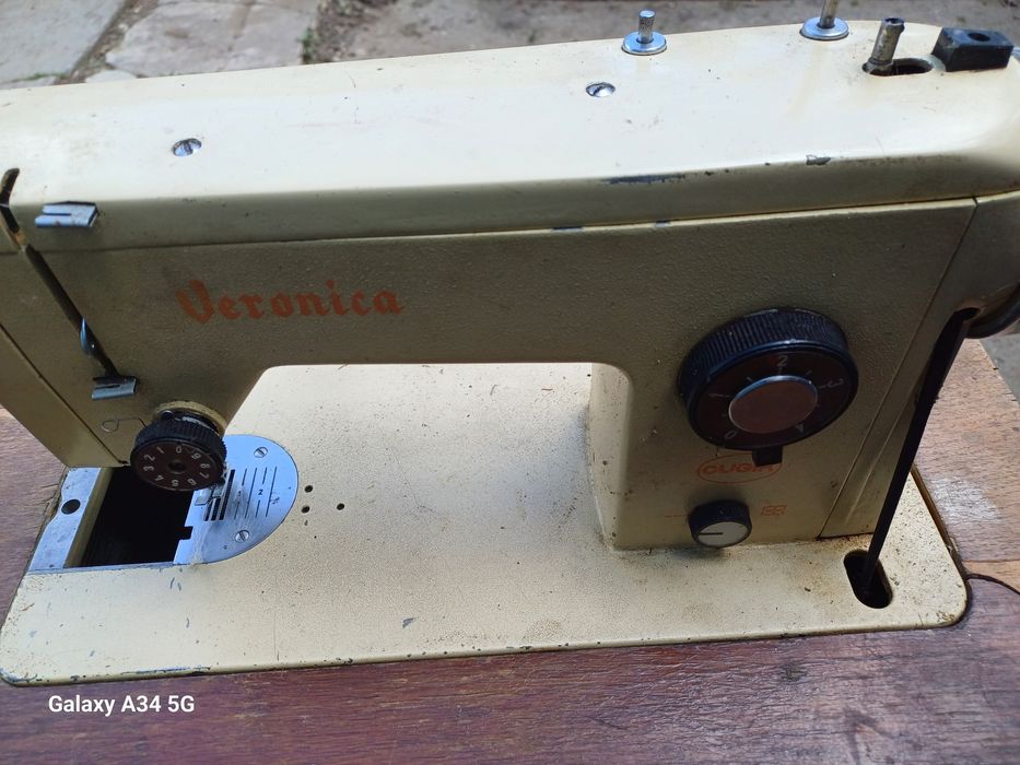 Mașină de cusut Veronica