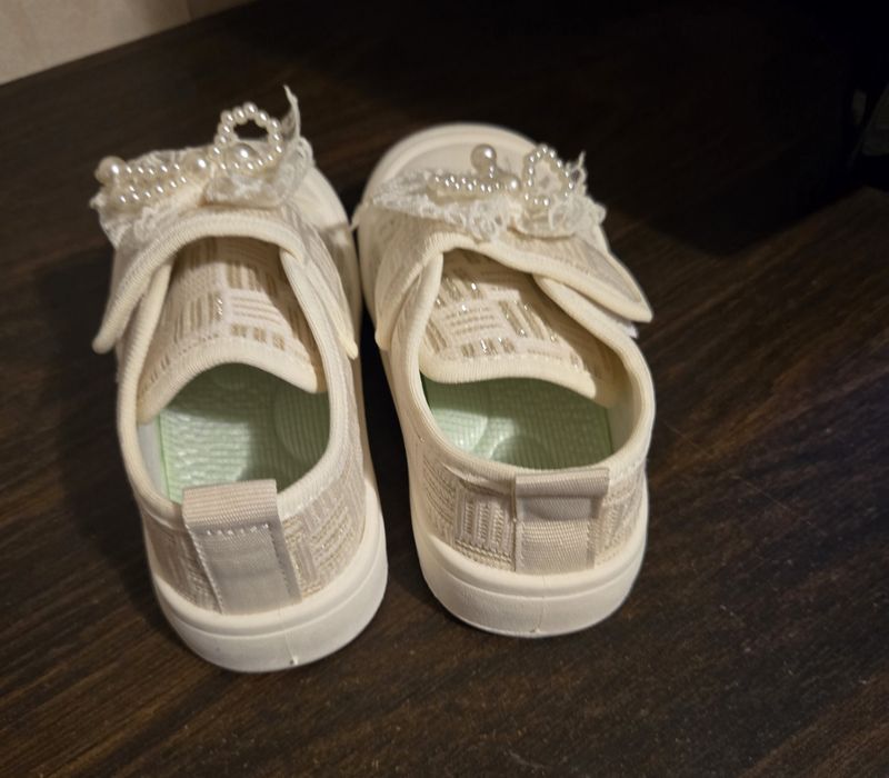 Нови обувки за повод номер 26